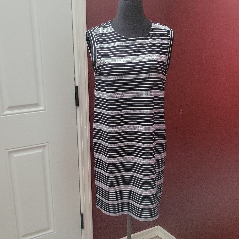 Loft Striped Blk and Wh Sleeveless Dress SizeSm Horizontal Side Stripes Match